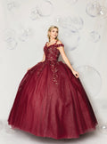(LIVE 14) Gowns on, mermaid style, fashionable presence.