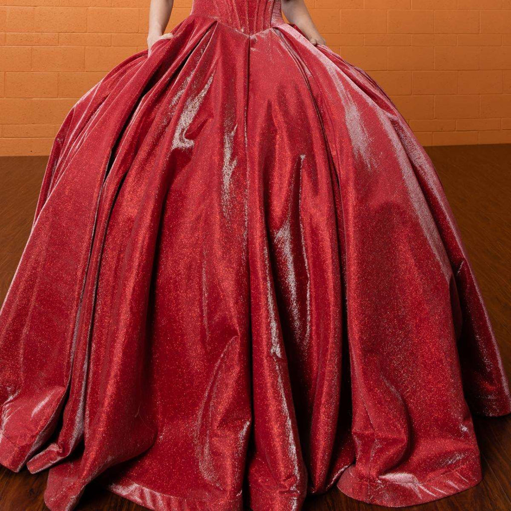 Fine gowns, 3D embroidery, weave dreamy tales.